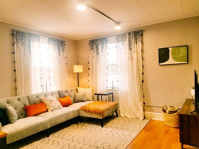 Sala de estar - 1 E Ridge St