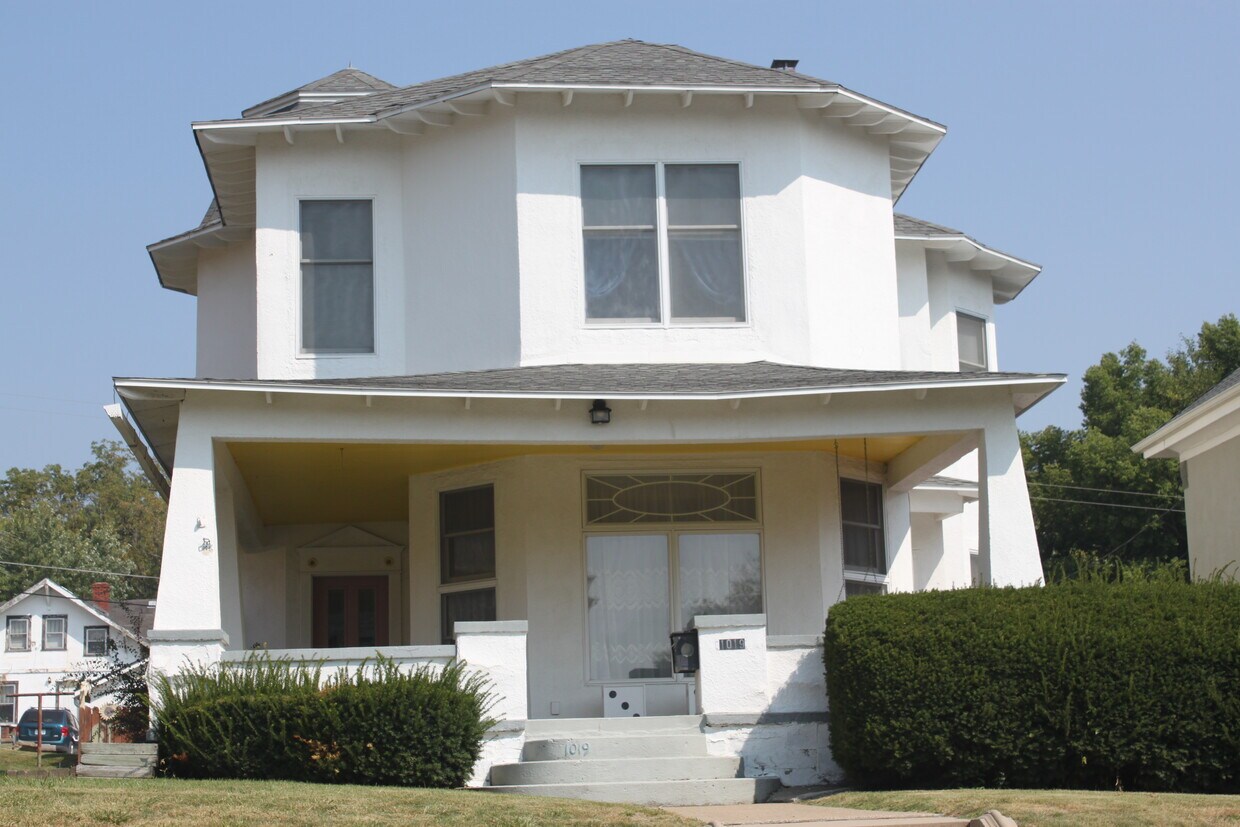 1019 Santa Fe St, Atchison, KS 66002 House Rental in Atchison, KS
