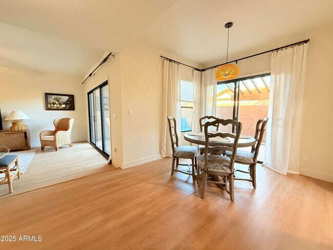 Foto del edificio - 5640 E Bell Rd