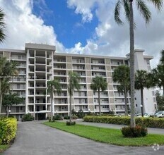 Building Photo - 3150 N Palm Aire Dr