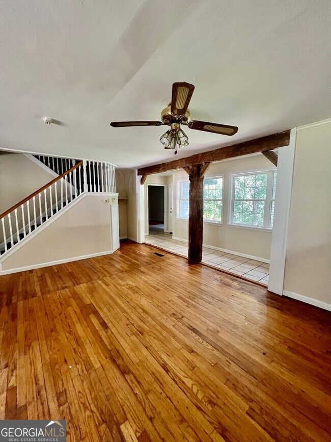 Foto del edificio - 112 Cherry Ln