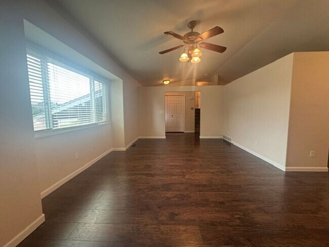 Foto del edificio - 803 Foxwood Dr