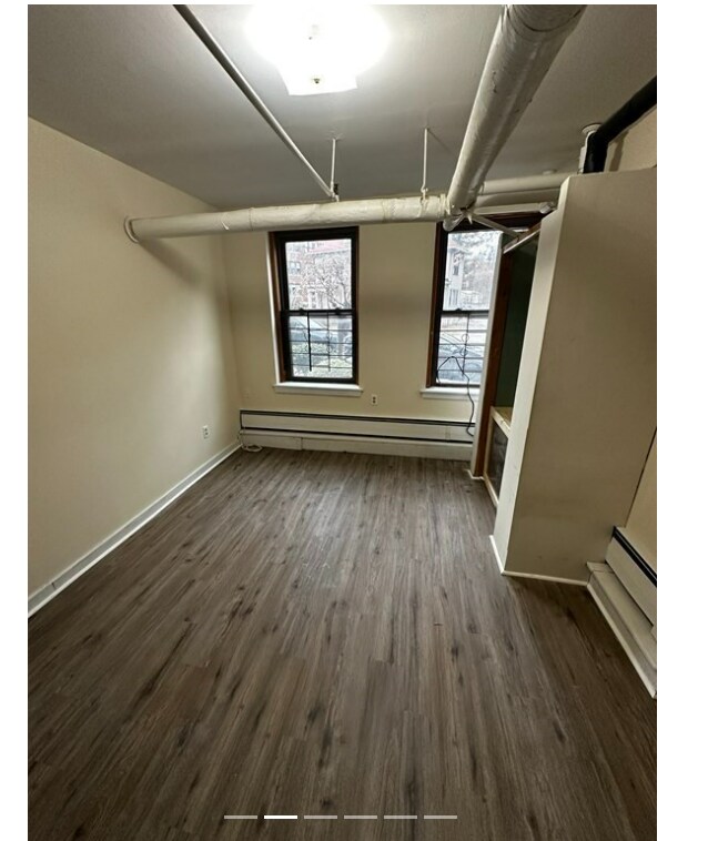 Building Photo - 160 Strathmore Rd