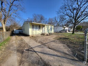 Building Photo - 1008 S 4th St