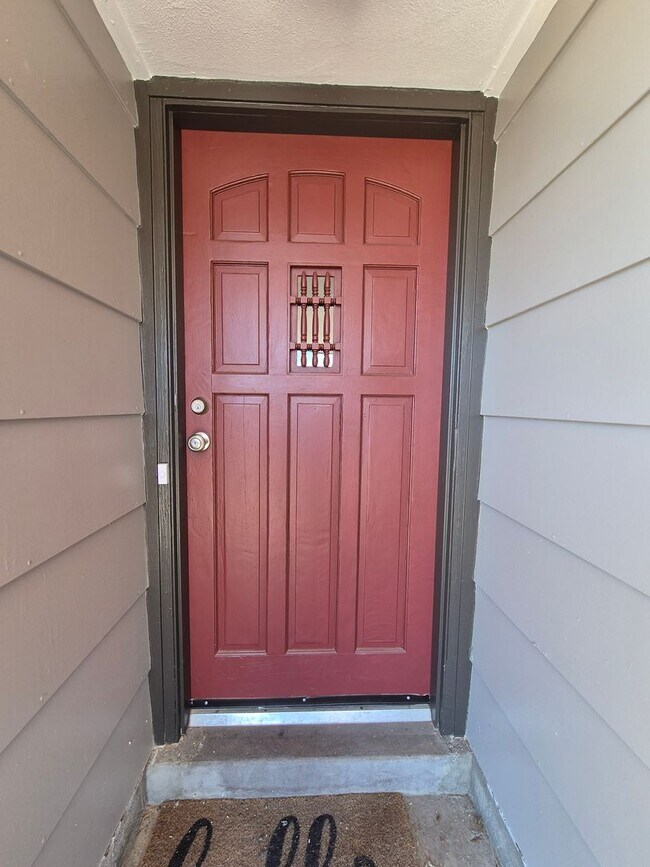 Building Photo - Cute, Clean Brick Home