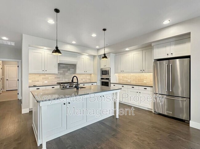 Foto del edificio - 4326 E Parkcenter Blvd