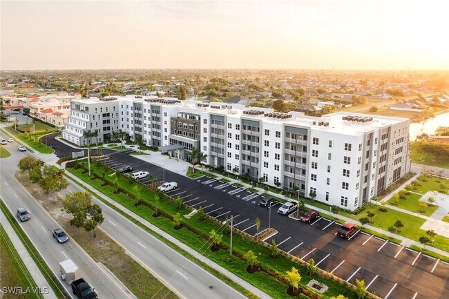 Foto del edificio - 2307 Chiquita Blvd S