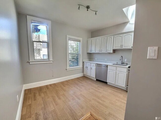 Building Photo - Updated 2BR/1BA Located In The Inner Richm...
