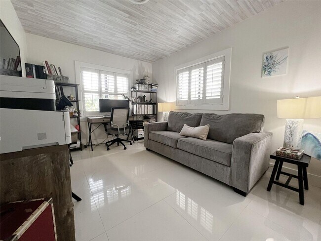 Foto del edificio - 1400 NE 62nd St