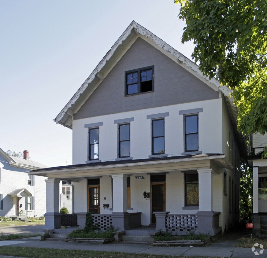 Foto del edificio - 735-737 Campbell Ave