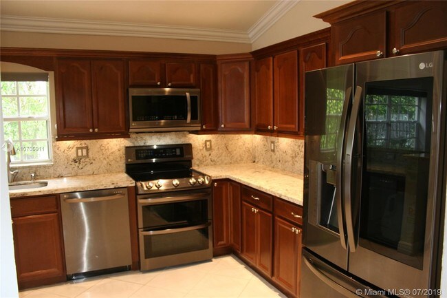 Building Photo - 565 Cambridge Dr
