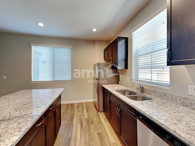 Building Photo - 20727 W Maiden Ln