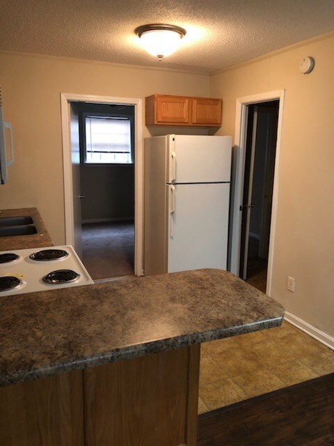 Foto del edificio - 2231 Forest Lake Dr