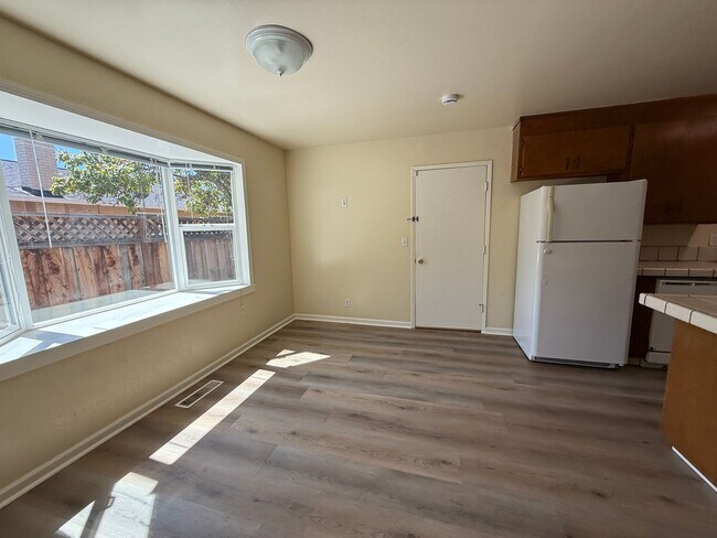 Building Photo - 1420 Primrose Way