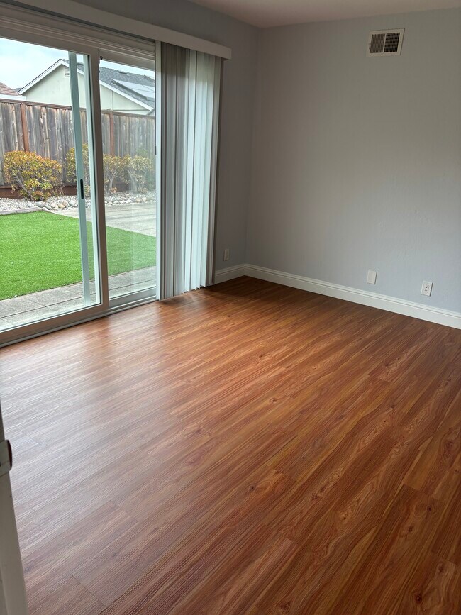 Foto del edificio - 457 Chesapeake Ave