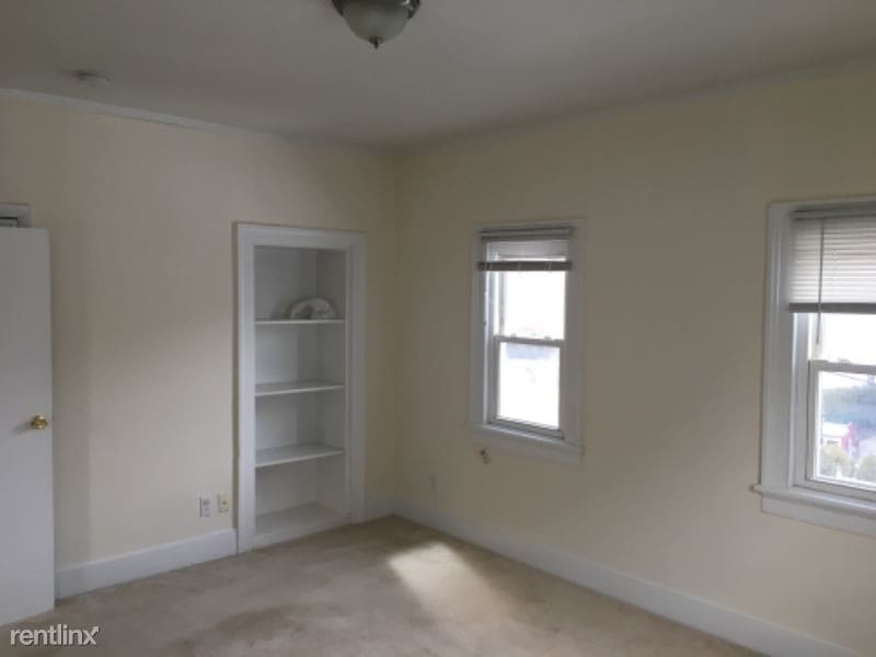Primary Photo - 2 br, 1 bath Apartment - 60 S. Division St.