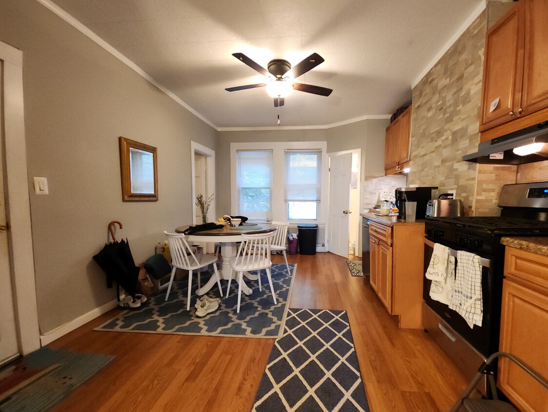 Foto principal - 261 Athens St