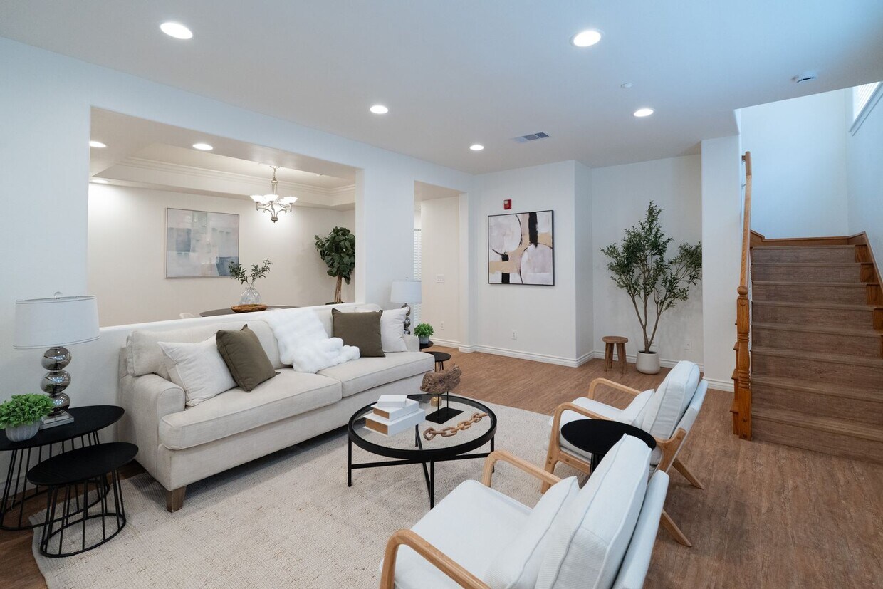 Foto principal - 2 WEEKS OFF SPECIAL..BEAUTIFUL 4 BED 3 BATH UNIT!!!!!