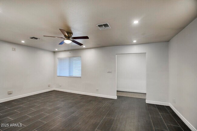 Building Photo - 1881 E Concorda Dr