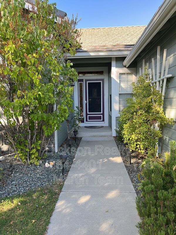 Foto del edificio - 4875 Crestside Dr
