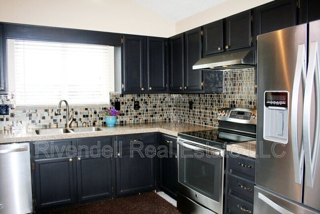 Building Photo - 1484 Columbine Dr