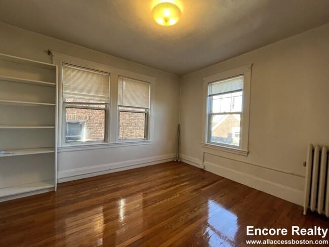 Building Photo - 157 Summer St