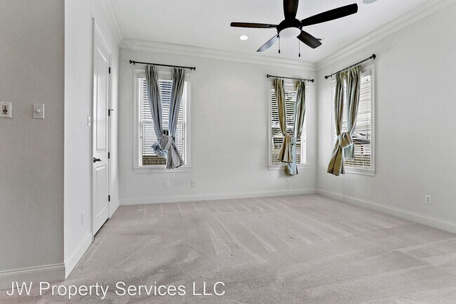 Building Photo - 3 br, 2.5 bath House - 6010 Louis XIV Street