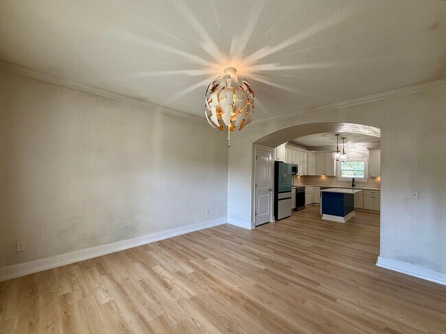 Foto del edificio - Newer-build Norfolk Home on Corner Lot
