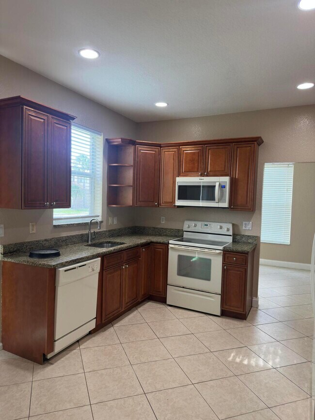 Foto del edificio - 5409 Eastbay Dr
