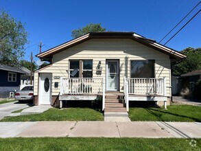 Building Photo - 926 E Halliday St