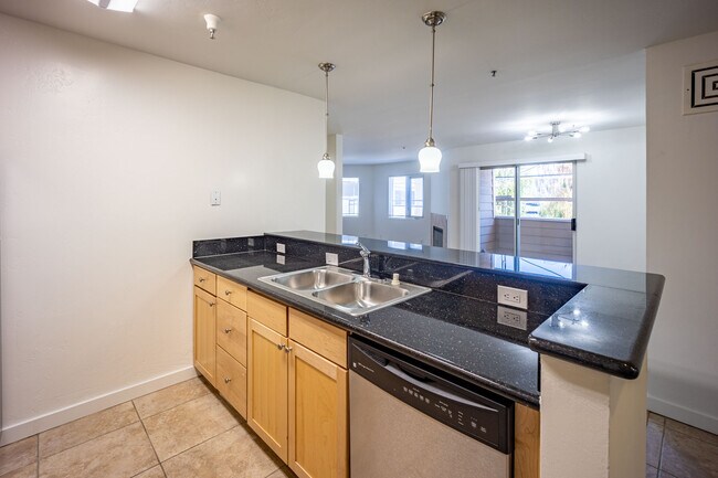 Foto del edificio - 6400 Christie Ave