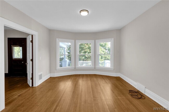 Building Photo - 146 Lancaster Ave