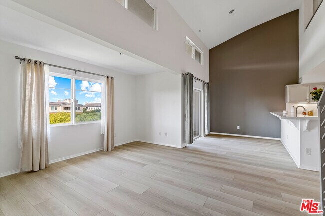 Foto del edificio - 13200 Pacific Promenade