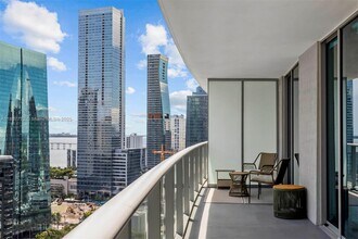 Building Photo - 1100S S Miami Ave
