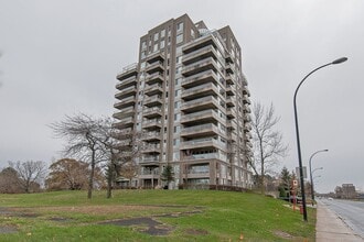 Building Photo - 2380 Ave Pierre-Dupuy