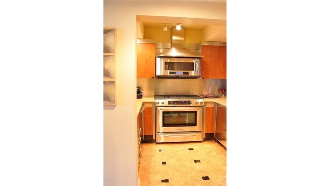 Foto del edificio - 150 W 56th St