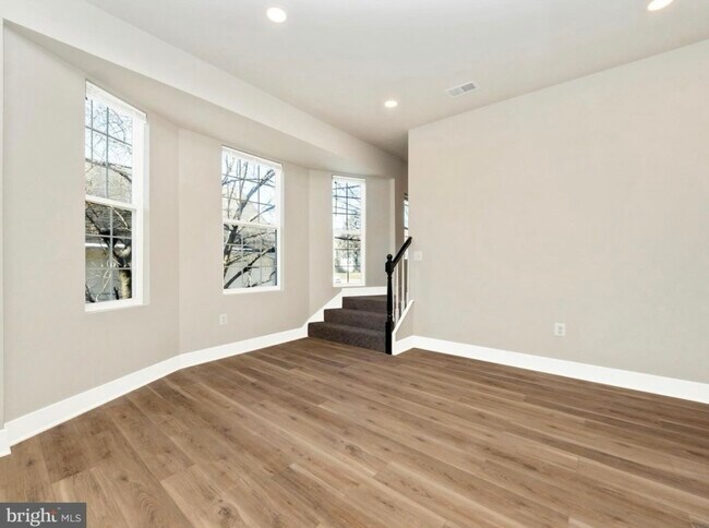 Foto del edificio - 2919 Woodland Ave