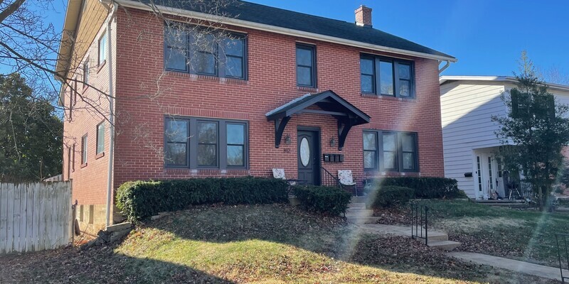 Foto principal - 812 Parkview Dr