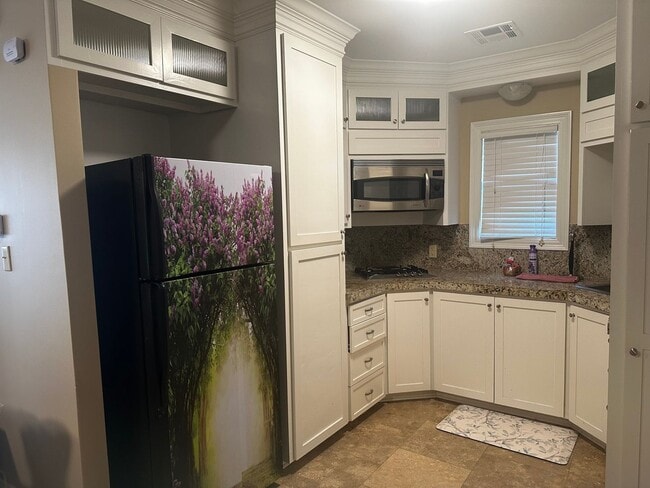 Building Photo - All Bills Paid - 2 Bedroom Apartment for r...