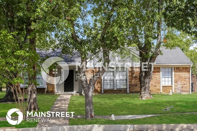 Building Photo - 2401 Cypress Dr