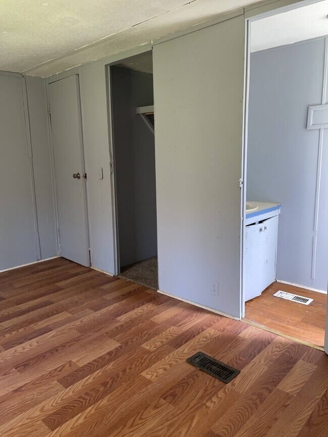 Building Photo - 2 bedroom in Piedmont