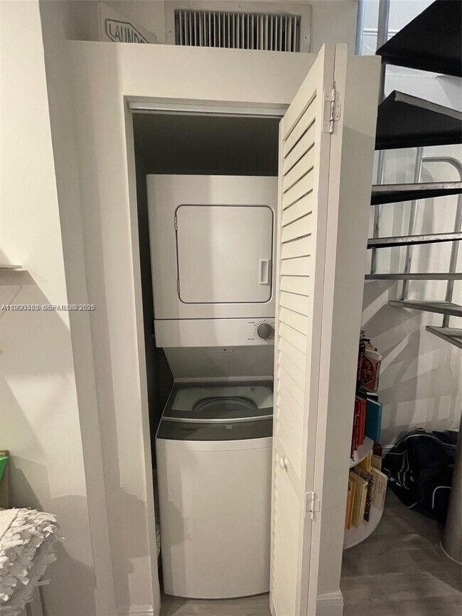 Foto del edificio - 7801 NE 4th Ct