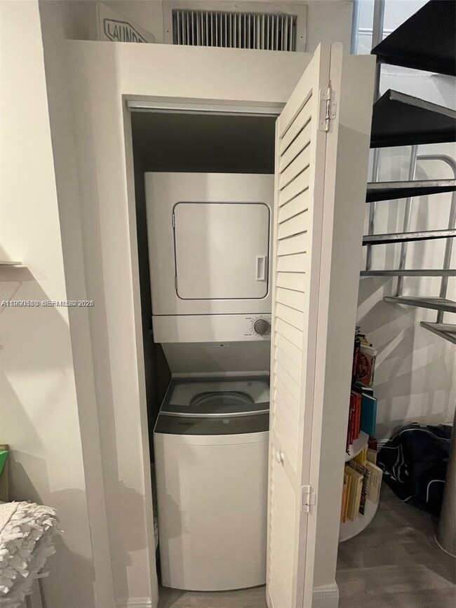 Building Photo - 7801 NE 4th Ct