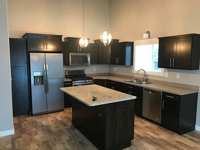 Foto del edificio - 4 Bed 3 Bath Single Family Home