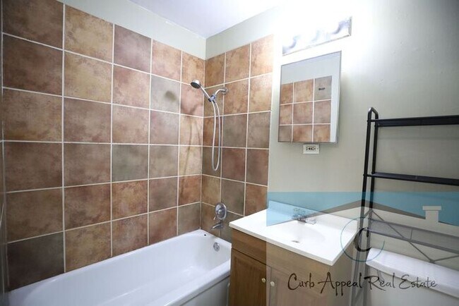 Foto del edificio - Recently renovated 2 bed, 1 bath apt