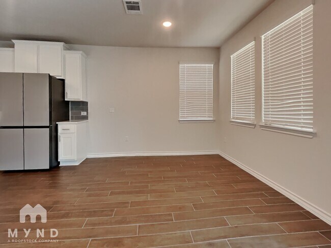 Building Photo - 2909 Salvidar Bend