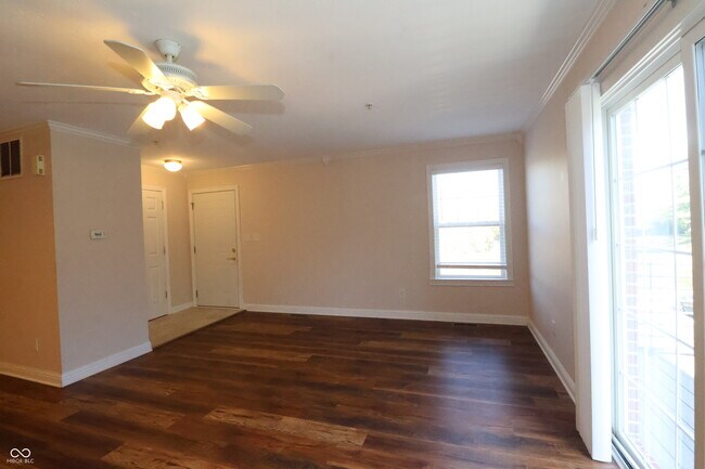 Foto del edificio - 1462 Autumn Oak St