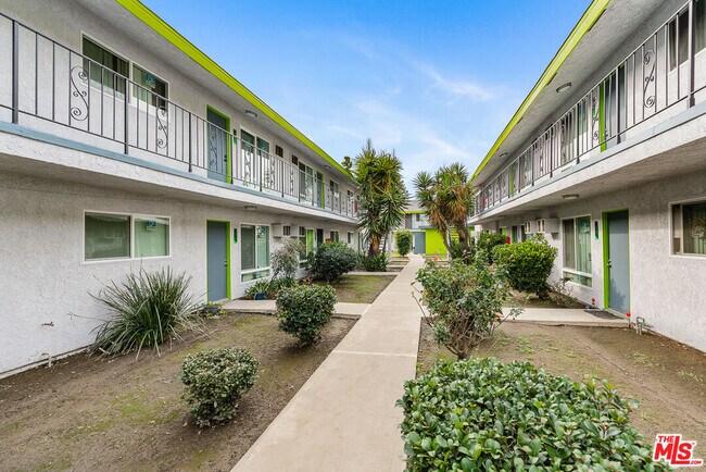 Foto del edificio - 5700 Ackerfield Ave