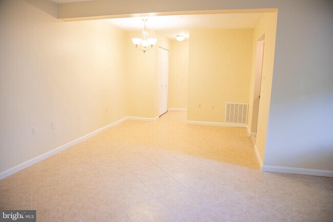 Building Photo - 5600 Bismach Dr