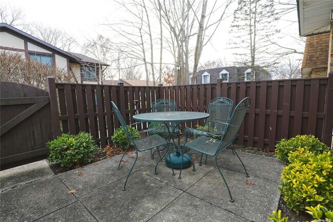 Building Photo - 248 Sagamore Hills Dr